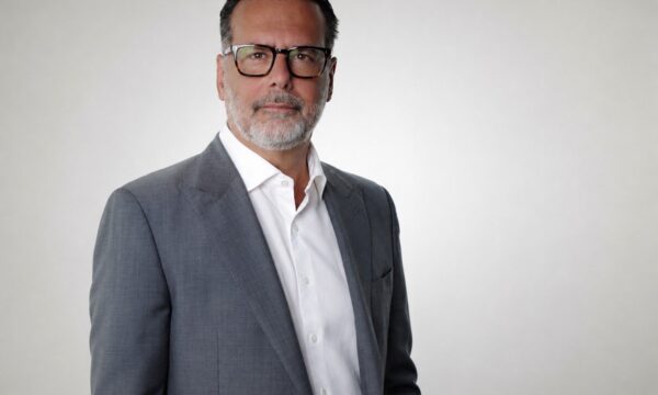 Quem é o cubano que comandou Walmart e Odebrecht e agora assume a Ri H
