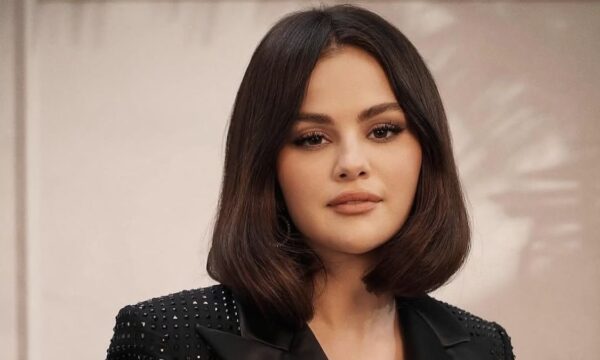 Quais são as acusações feitas contra a startup de Selena Gomez em proc
