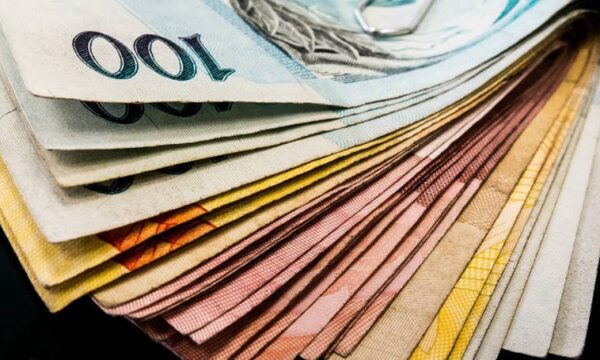 Governo Lula atualiza valor do salário mínimo de 2027, diz jornal