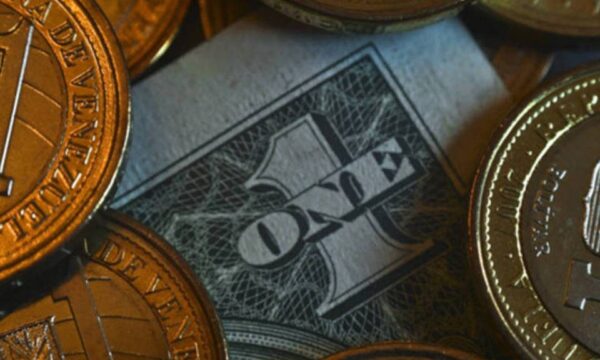 Inflação de 400%: ‘Doutor Dinheiro’ prescreve dólar para a Venezuela