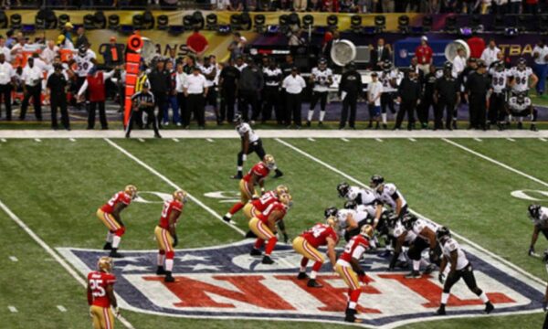 Dono de time tradicional da NFL é preso por ligação com prostituição