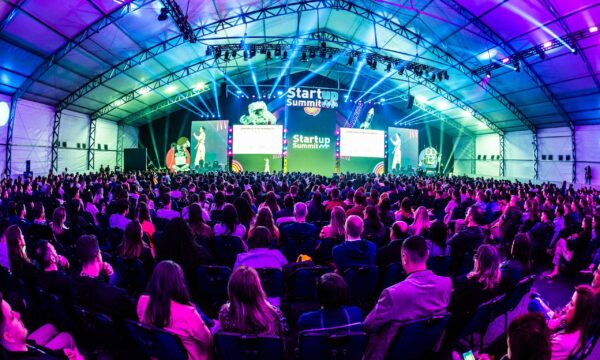 Startup Summit começa em Florianópolis com previsão de 10 mil visitant