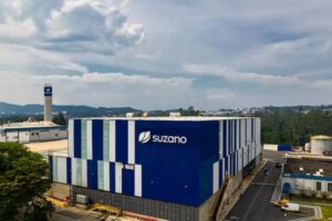 Suzano (SUZB3) tem lucro líquido de R$ 1,8 bilhão no 2T26, queda de 64