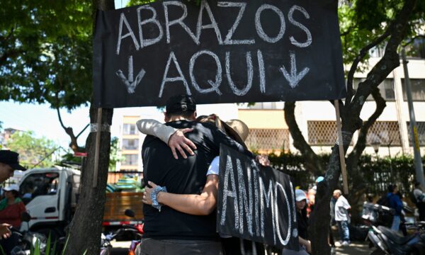 Terremoto de 7,4 na Colômbia deixa 281 mortos; buscas continuam
