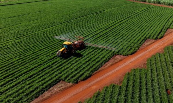 Tratores chineses até 40% mais baratos elevam pressão sobre indústria