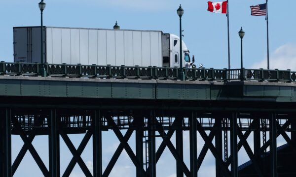 Trump suspende por três dias tarifa de 50% sobre produtos do Canadá