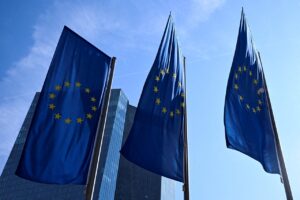 Liquidação de títulos da zona do euro continua, rendimentos atingem má