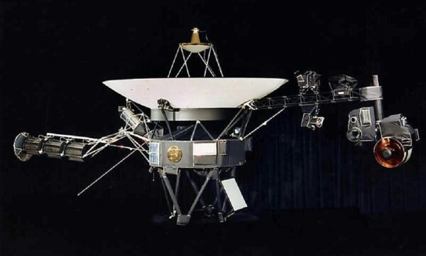 Nasa cria estratégia para manter as sondas Voyager ativas até 2031