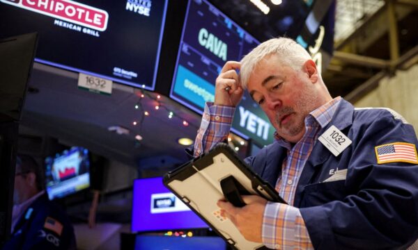 Wall Street recua com pressão dos Treasuries e Oriente Médio