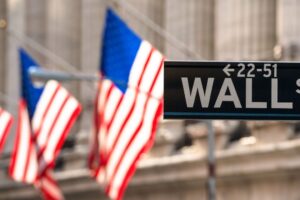 Wall Street fecha em queda no dia, mas S&P 500 emenda a terceira seman