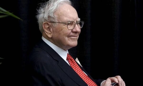 Warren Buffet: “Se você não encontrar uma maneira de ganhar dinheiro enquanto dorme, vai trabalhar até morrer”, diz o maior investidor de todos os tempos