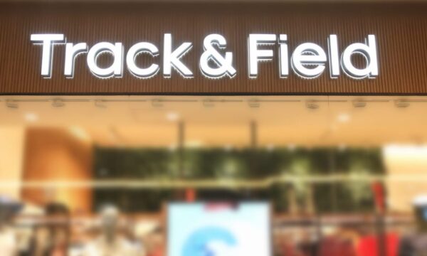 Como a Track Field (TFCO4) desafia a crise do varejo enquanto Casas Ba