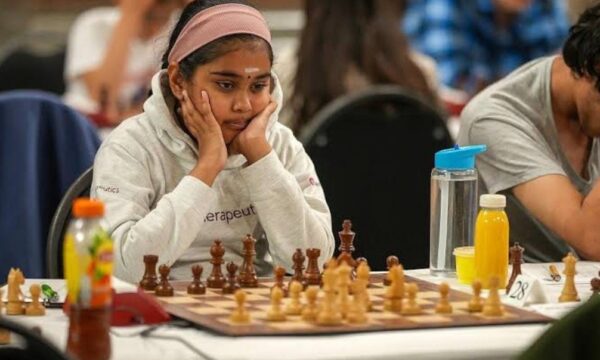 Quem é Bodhana Sivanandan, a enxadrista de 11 anos que quebra recordes e derrota Grandes Mestres