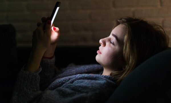 US$ 17,1 bilhões e 2 horas por dia: o que muda para adolescentes no In