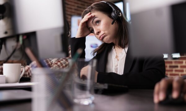 Áudio ruim na chamada? 6 ajustes e apps que salvam sua reunião
