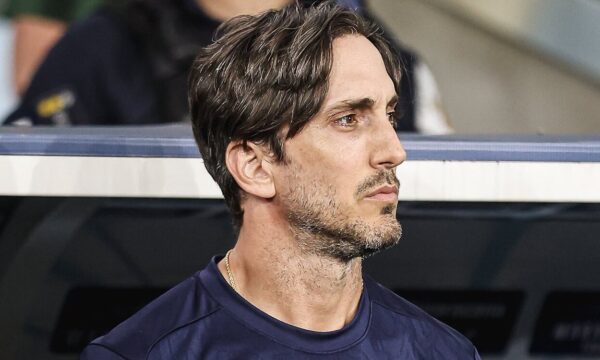 Fluminense anuncia demissão do técnico Luis Zubeldía após oito partida