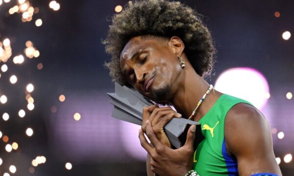 Alison dos Santos vence Mundial de Atletismo Ultimate em Budapeste