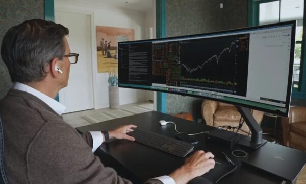 Como um gestor cortou custos em 99% trocando equipe por inteligência artificial