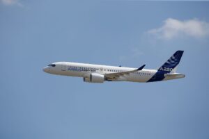 Trump ameaça proibir venda de jatos da Bombardier nos EUA em meio a gu