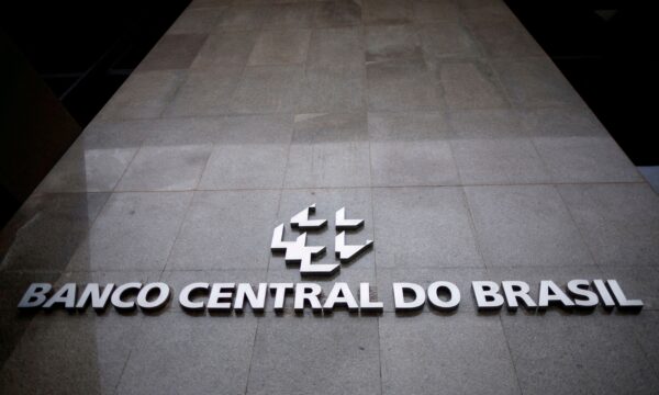 XP projeta Selic mais baixa e eleva recomendação para títulos prefixados