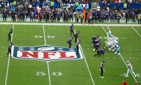 Baltimore Ravens derrota Dallas Cowboys e NFL consegue público recorde em estreia no Maracanã