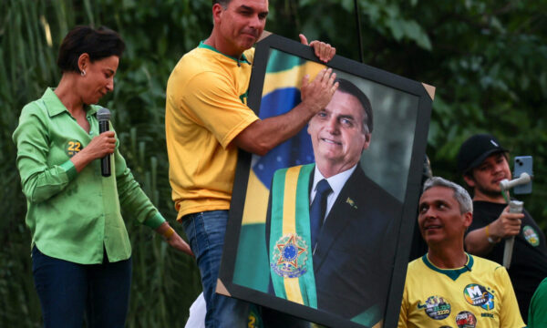 Meu vice, Alfredo Gaspar, é católico fervoroso. Meu pai também é católico, diz Flávio