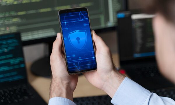 IA cria nova frente de trabalho: vagas em segurança crescem 91%, segundo LinkedIn