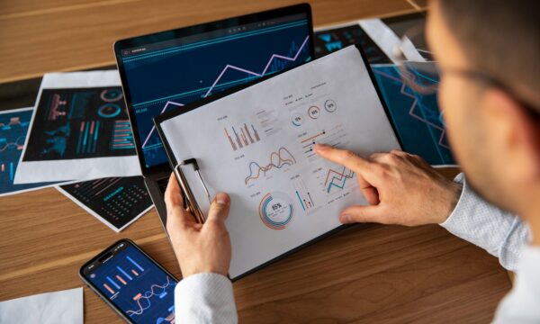 Resiliência, não planilha: o que 31% dos CFOs mais valorizam ao contra