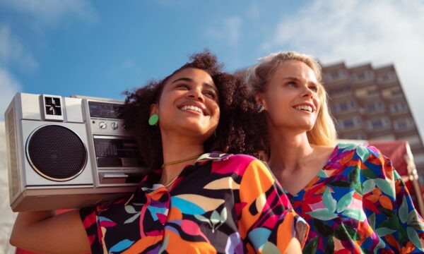 Trend da foto dos anos 80 com IA viraliza as redes sociais; veja qual