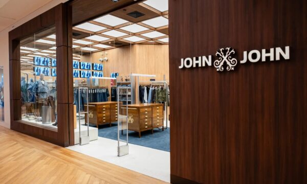 Veste coloca John John pela primeira vez no franchising e acelera Duda