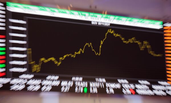Ibovespa hoje: mercado acompanha STF e pesquisas eleitorais às véspera