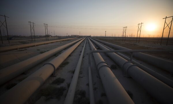 Produtores de petróleo buscam alternativas de oleodutos para contornar Estreito de Ormuz