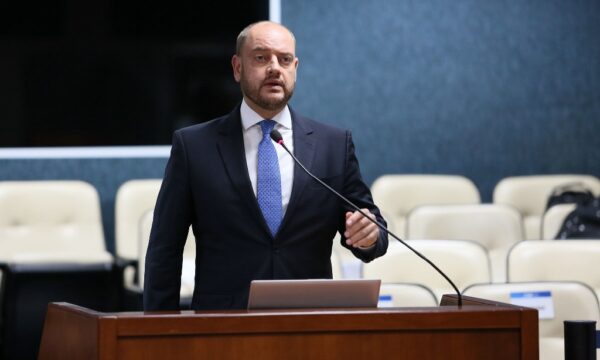 Desembargador, governador interino do Rio diz ser contra mandato no ST