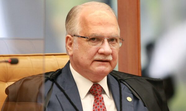 Fachin pede a Mendonça que retire o sigilo de todos os processos do ca