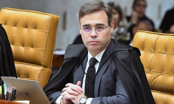Mendonça atende Fachin e retira sigilo de parte das investigações do c