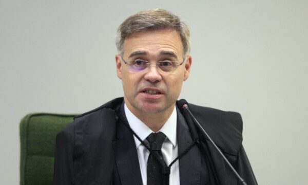 Ao tirar sigilo de mensagens entre Vorcaro e Moraes, Mendonça pede sessão pública no plenário do STF