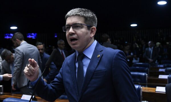 Governo avalia risco de derrota da PEC do fim da escala 6×1 no Senado