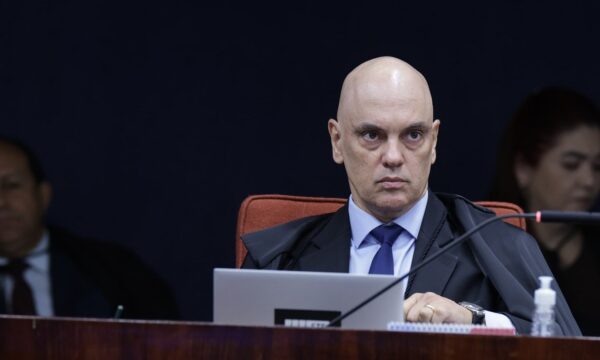 Oposição pede impeachment de Alexandre de Moraes após divulgação de me