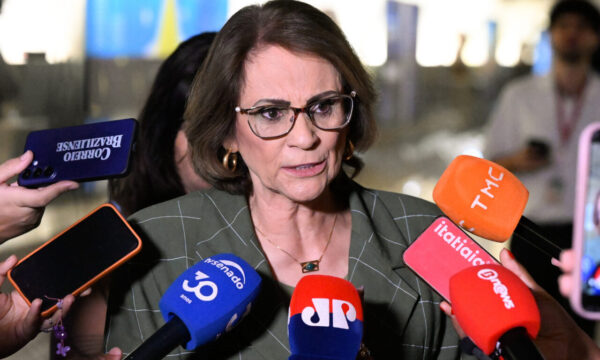 Senadores bolsonaristas criticam adiamento de julgamento e tentam desc