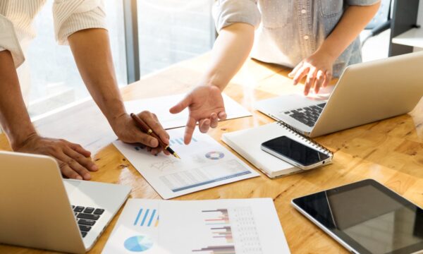 IA ganha espaço entre pequenas empresas brasileiras em busca de eficiê