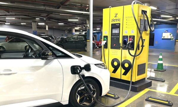 99 integra mais de 150 estações de recarga elétrica no Rio e oferece até 20% de desconto