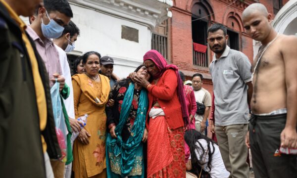 Nepal busca 900 trabalhadores desaparecidos após avalanche