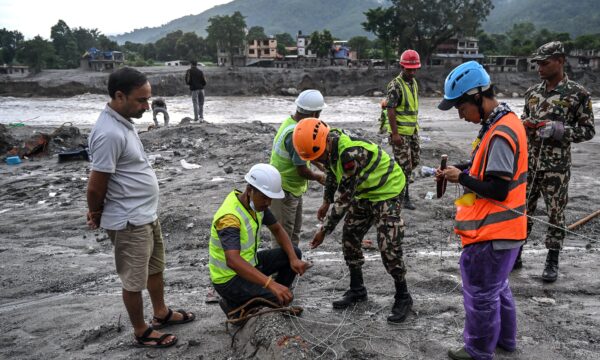Nepal atualiza balanço de desastre no Himalaia