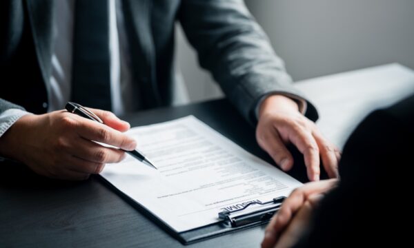 Currículo feito com IA ajuda ou atrapalha? O que os recrutadores dizem por trás do filtro