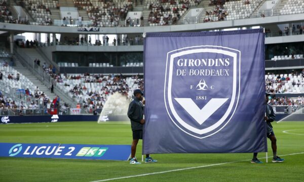 Gigante clube francês é negociado por 1 euro após grave crise
