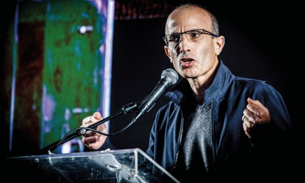 Fim da humanidade? Alerta sobre efeitos da IA impulsiona vendas de livros há duas décadas