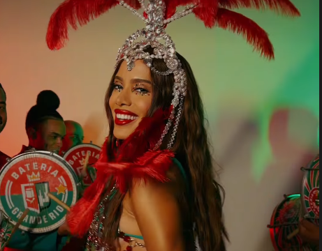 ‘É um sonho há tantos anos’: Anitta assume posto de rainha na Grande Rio