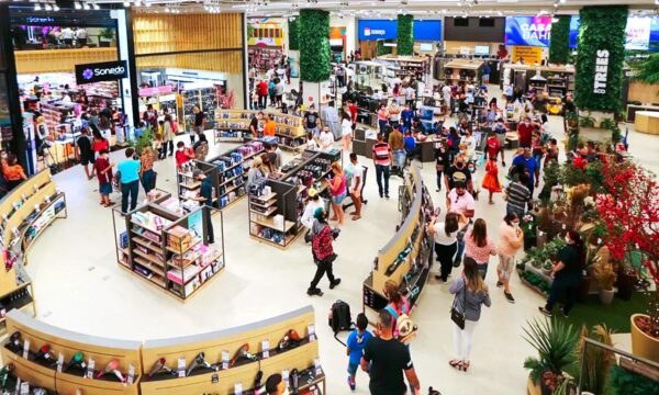 Casas Bahia e Magazine Luiza colocam Brasil na frente da corrida por anúncios no ChatGPT