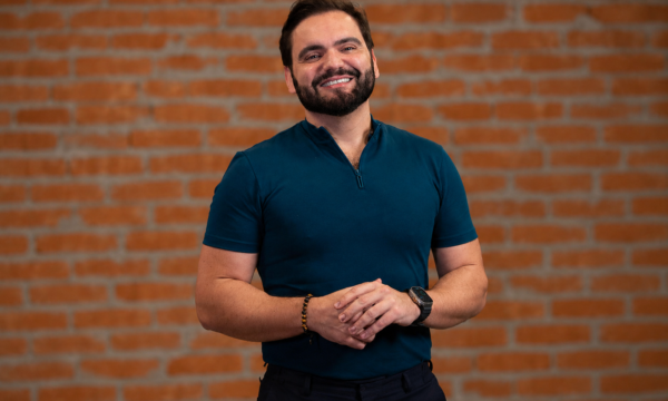 ‘Aprender, aplicar e resolver. É a tríade da IA nos negócios’, afirma