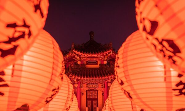 Se a China entrega o futuro, por que continua conhecida pelo passado?